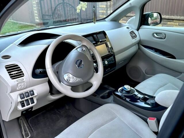 Черный Ниссан Лиф, объемом двигателя 0 л и пробегом 90 тыс. км за 5200 $, фото 6 на Automoto.ua