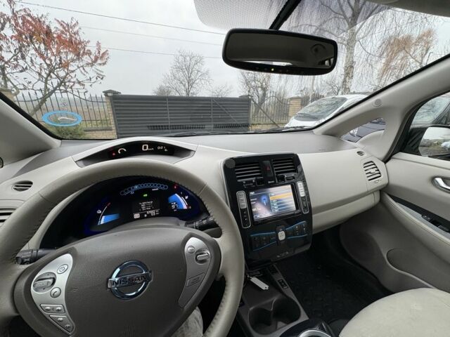 Чорний Ніссан Ліф, об'ємом двигуна 0 л та пробігом 97 тис. км за 4000 $, фото 23 на Automoto.ua