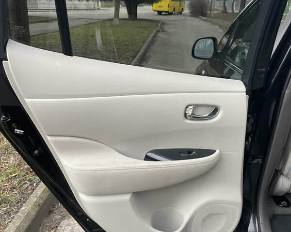 Черный Ниссан Лиф, объемом двигателя 0 л и пробегом 171 тыс. км за 5700 $, фото 13 на Automoto.ua