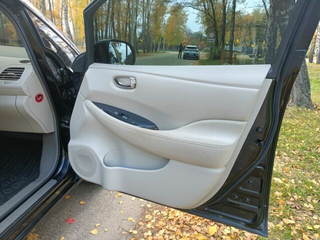 Чорний Ніссан Ліф, об'ємом двигуна 0 л та пробігом 159 тис. км за 4950 $, фото 18 на Automoto.ua