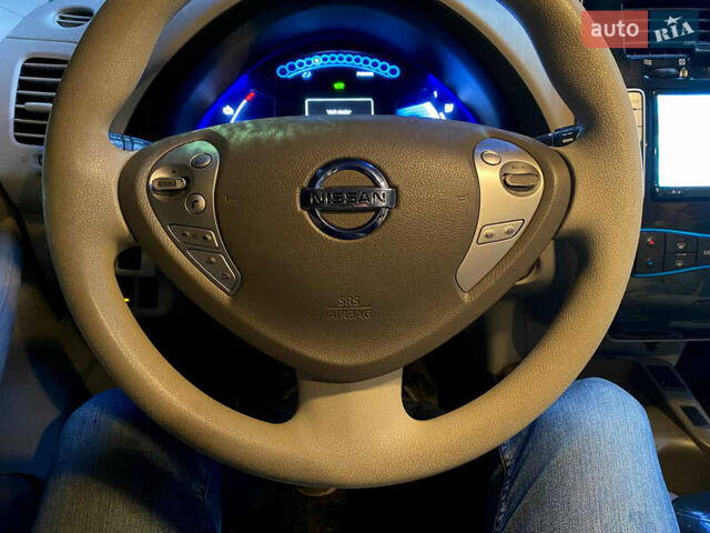 Черный Ниссан Лиф, объемом двигателя 0 л и пробегом 150 тыс. км за 3800 $, фото 11 на Automoto.ua