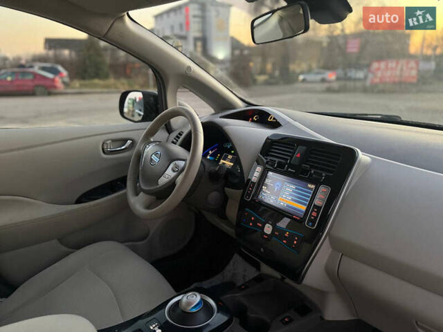 Черный Ниссан Лиф, объемом двигателя 0 л и пробегом 133 тыс. км за 4400 $, фото 20 на Automoto.ua