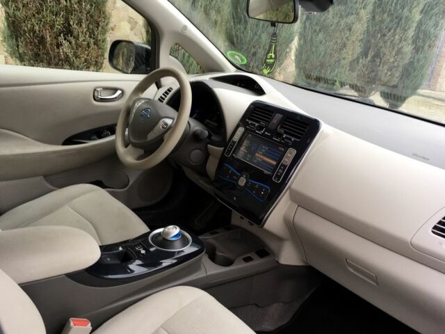 Черный Ниссан Лиф, объемом двигателя 0 л и пробегом 150 тыс. км за 4250 $, фото 4 на Automoto.ua