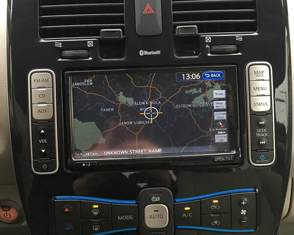 Черный Ниссан Лиф, объемом двигателя 0 л и пробегом 150 тыс. км за 4250 $, фото 11 на Automoto.ua