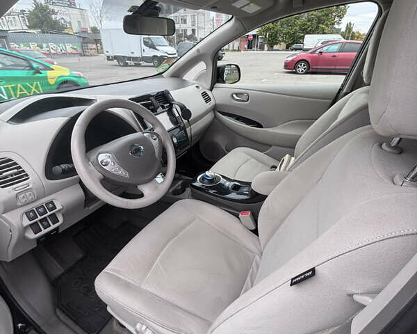 Черный Ниссан Лиф, объемом двигателя 0 л и пробегом 117 тыс. км за 6300 $, фото 12 на Automoto.ua