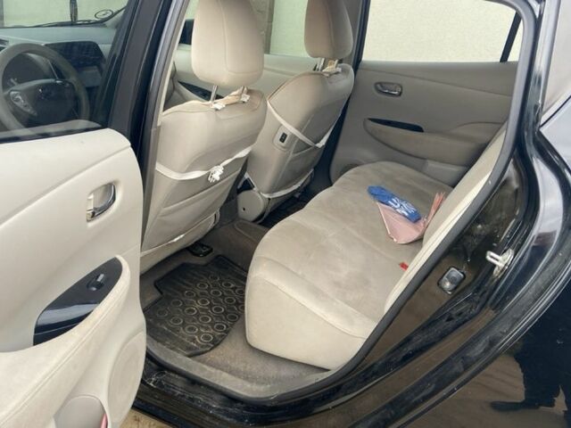 Черный Ниссан Лиф, объемом двигателя 0 л и пробегом 114 тыс. км за 5200 $, фото 6 на Automoto.ua