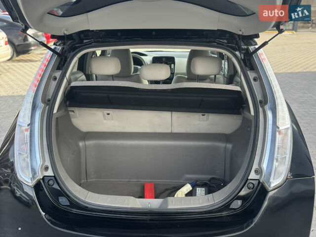 Черный Ниссан Лиф, объемом двигателя 0 л и пробегом 180 тыс. км за 3850 $, фото 15 на Automoto.ua