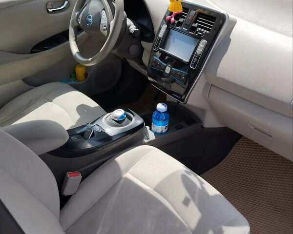 Черный Ниссан Лиф, объемом двигателя 0 л и пробегом 170 тыс. км за 5150 $, фото 8 на Automoto.ua