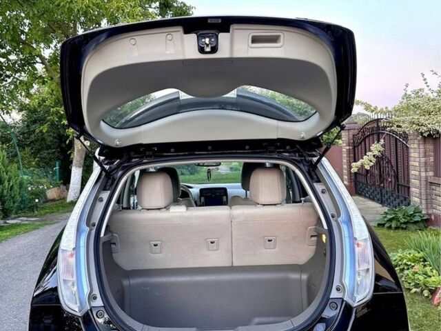 Черный Ниссан Лиф, объемом двигателя 0 л и пробегом 90 тыс. км за 5200 $, фото 7 на Automoto.ua