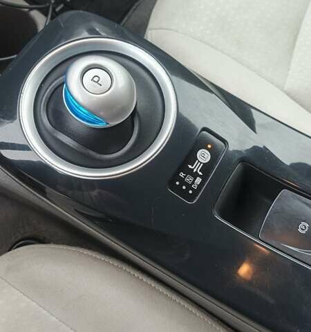 Черный Ниссан Лиф, объемом двигателя 0 л и пробегом 114 тыс. км за 5000 $, фото 16 на Automoto.ua