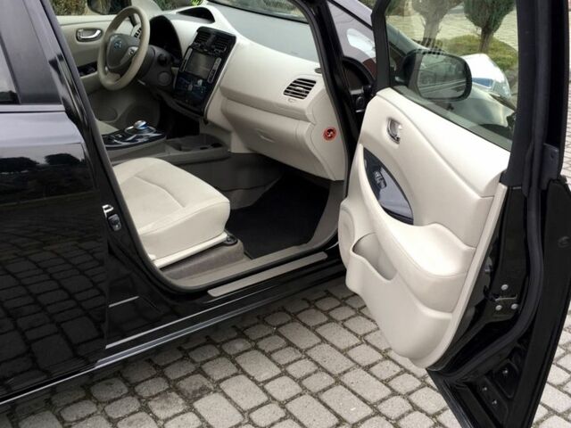 Черный Ниссан Лиф, объемом двигателя 0 л и пробегом 150 тыс. км за 4250 $, фото 5 на Automoto.ua