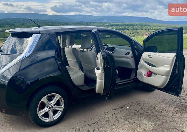 Чорний Ніссан Ліф, об'ємом двигуна 0 л та пробігом 107 тис. км за 5800 $, фото 5 на Automoto.ua