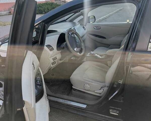 Черный Ниссан Лиф, объемом двигателя 0 л и пробегом 153 тыс. км за 3900 $, фото 1 на Automoto.ua