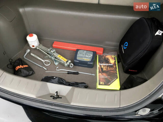 Черный Ниссан Лиф, объемом двигателя 0 л и пробегом 150 тыс. км за 4250 $, фото 18 на Automoto.ua