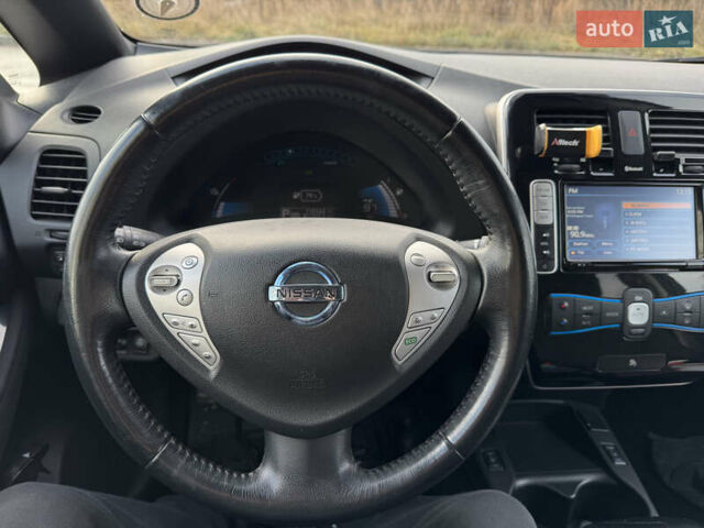 Черный Ниссан Лиф, объемом двигателя 0 л и пробегом 116 тыс. км за 6900 $, фото 12 на Automoto.ua