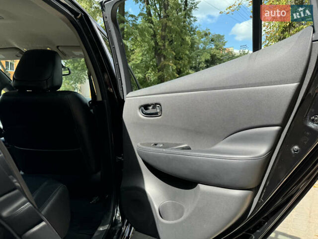 Черный Ниссан Лиф, объемом двигателя 0 л и пробегом 122 тыс. км за 6900 $, фото 18 на Automoto.ua