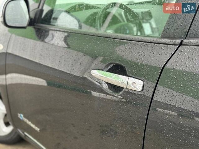 Черный Ниссан Лиф, объемом двигателя 0 л и пробегом 134 тыс. км за 6800 $, фото 36 на Automoto.ua