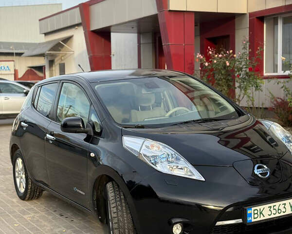 Черный Ниссан Лиф, объемом двигателя 0 л и пробегом 173 тыс. км за 4900 $, фото 1 на Automoto.ua