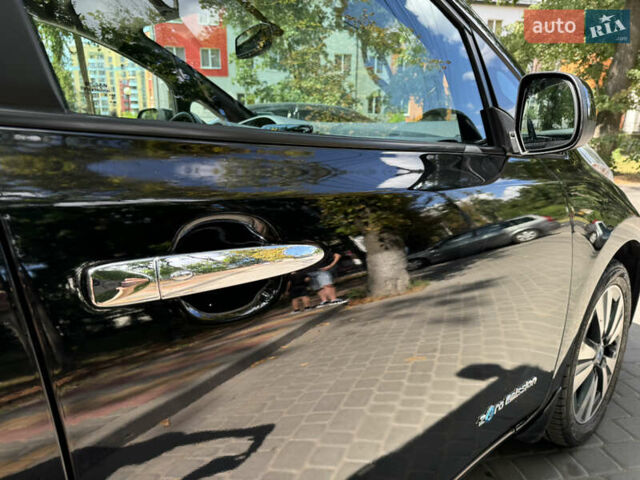 Черный Ниссан Лиф, объемом двигателя 0 л и пробегом 122 тыс. км за 6900 $, фото 8 на Automoto.ua