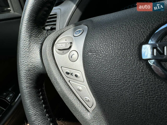 Черный Ниссан Лиф, объемом двигателя 0 л и пробегом 122 тыс. км за 6900 $, фото 28 на Automoto.ua