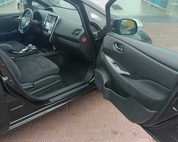 Черный Ниссан Лиф, объемом двигателя 0 л и пробегом 100 тыс. км за 6350 $, фото 19 на Automoto.ua