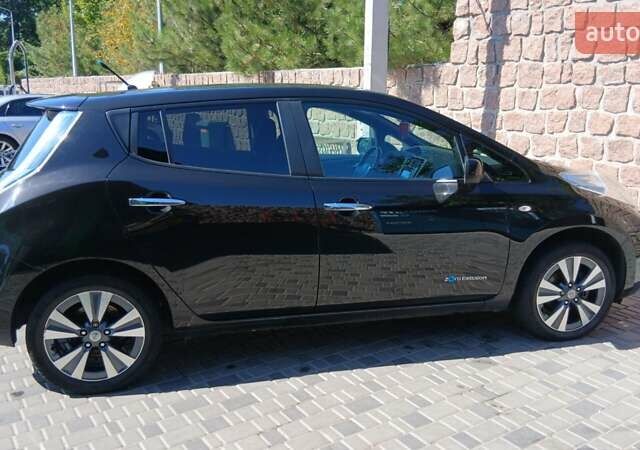Черный Ниссан Лиф, объемом двигателя 0 л и пробегом 158 тыс. км за 5300 $, фото 6 на Automoto.ua