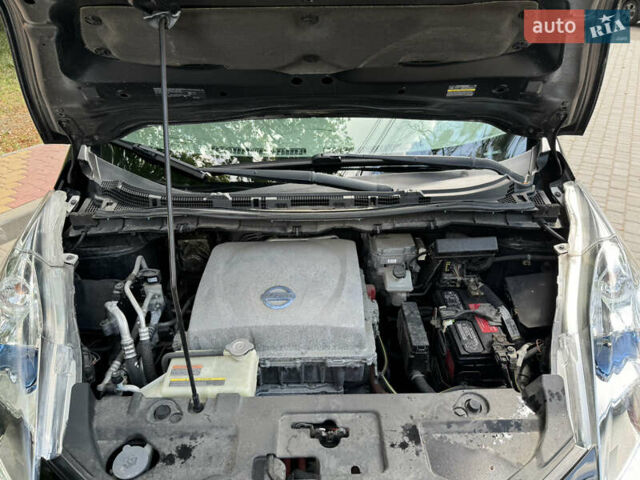 Черный Ниссан Лиф, объемом двигателя 0 л и пробегом 122 тыс. км за 6900 $, фото 25 на Automoto.ua