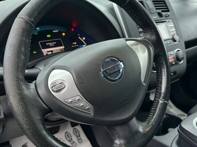 Черный Ниссан Лиф, объемом двигателя 0 л и пробегом 200 тыс. км за 4900 $, фото 6 на Automoto.ua