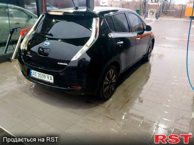 Черный Ниссан Лиф, объемом двигателя 0 л и пробегом 200 тыс. км за 5500 $, фото 2 на Automoto.ua