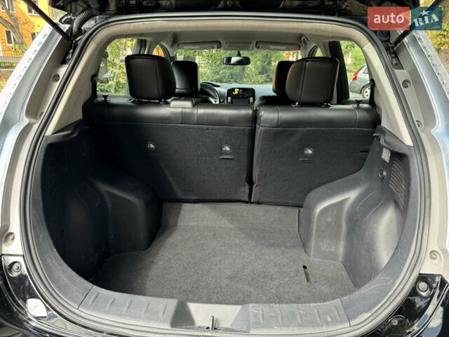 Черный Ниссан Лиф, объемом двигателя 0 л и пробегом 122 тыс. км за 6900 $, фото 31 на Automoto.ua