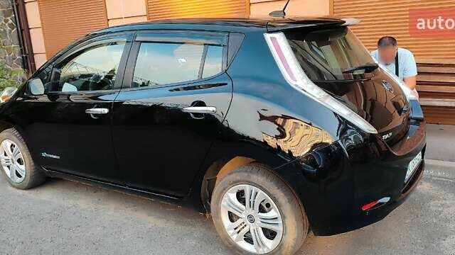 Черный Ниссан Лиф, объемом двигателя 0 л и пробегом 202 тыс. км за 6100 $, фото 2 на Automoto.ua