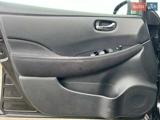 Ниссан Лиф 2013 в Львове на Automoto.ua Черный Ниссан Лиф, объемом двигателя 0 л и пробегом 117 тыс. км за 6980 $, фото 14 на Automoto.ua