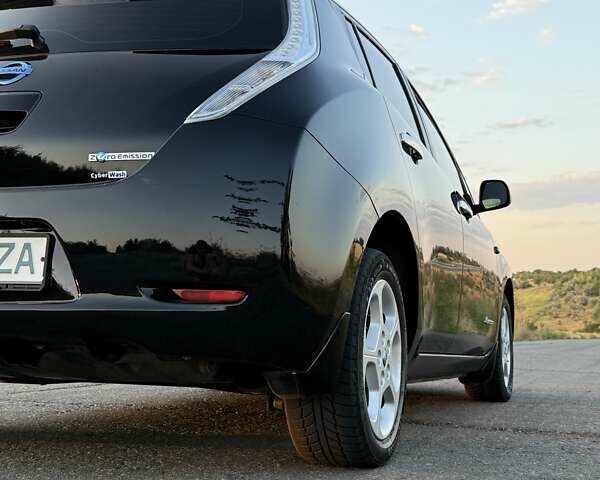 Черный Ниссан Лиф, объемом двигателя 0 л и пробегом 147 тыс. км за 5200 $, фото 2 на Automoto.ua