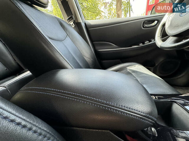 Черный Ниссан Лиф, объемом двигателя 0 л и пробегом 122 тыс. км за 6900 $, фото 24 на Automoto.ua