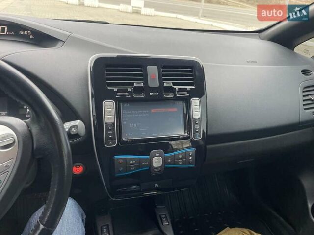 Черный Ниссан Лиф, объемом двигателя 0 л и пробегом 118 тыс. км за 5900 $, фото 5 на Automoto.ua