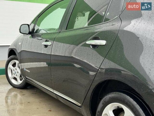 Черный Ниссан Лиф, объемом двигателя 0 л и пробегом 134 тыс. км за 6800 $, фото 30 на Automoto.ua