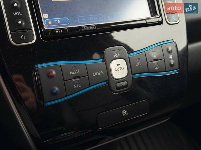 Чорний Ніссан Ліф, об'ємом двигуна 0 л та пробігом 118 тис. км за 7500 $, фото 51 на Automoto.ua