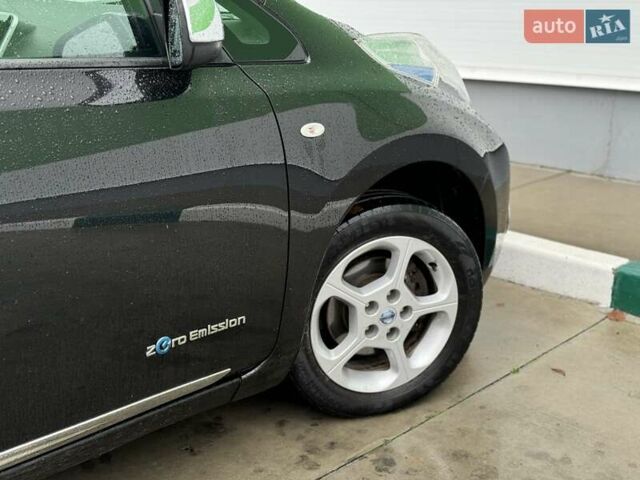 Черный Ниссан Лиф, объемом двигателя 0 л и пробегом 134 тыс. км за 6800 $, фото 20 на Automoto.ua