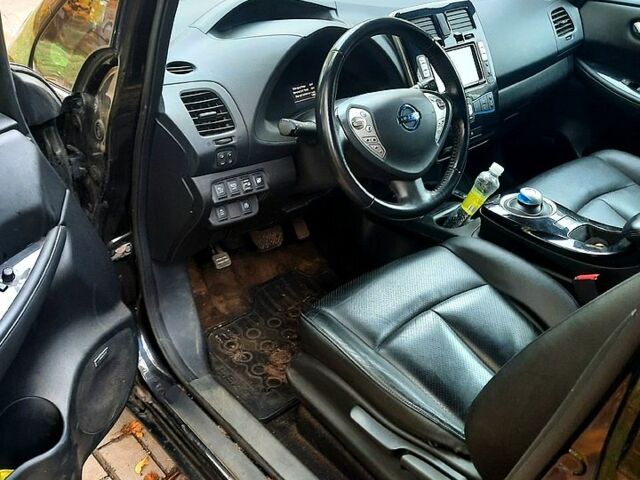 Черный Ниссан Лиф, объемом двигателя 80 л и пробегом 125 тыс. км за 7300 $, фото 6 на Automoto.ua