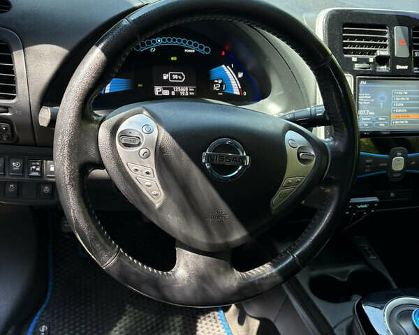 Черный Ниссан Лиф, объемом двигателя 0 л и пробегом 123 тыс. км за 7800 $, фото 7 на Automoto.ua