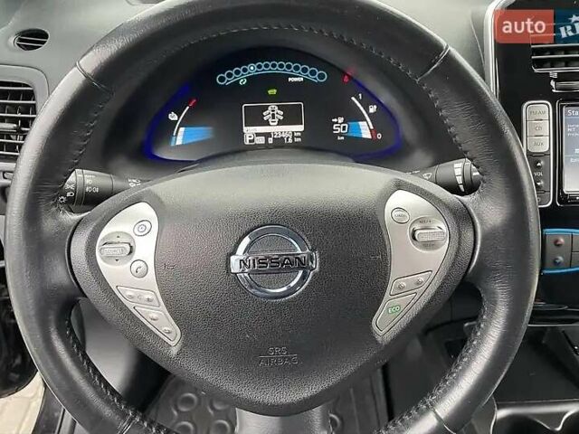 Черный Ниссан Лиф, объемом двигателя 0 л и пробегом 128 тыс. км за 7200 $, фото 46 на Automoto.ua