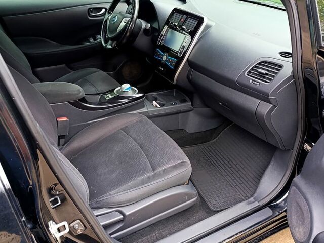 Черный Ниссан Лиф, объемом двигателя 0 л и пробегом 165 тыс. км за 6700 $, фото 2 на Automoto.ua