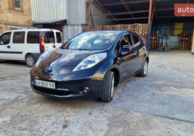 Черный Ниссан Лиф, объемом двигателя 0 л и пробегом 123 тыс. км за 6500 $, фото 8 на Automoto.ua