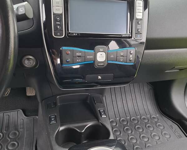 Черный Ниссан Лиф, объемом двигателя 0 л и пробегом 137 тыс. км за 7200 $, фото 15 на Automoto.ua