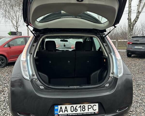 Черный Ниссан Лиф, объемом двигателя 0 л и пробегом 200 тыс. км за 4900 $, фото 13 на Automoto.ua