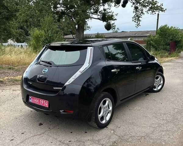 Черный Ниссан Лиф, объемом двигателя 0 л и пробегом 141 тыс. км за 6400 $, фото 18 на Automoto.ua