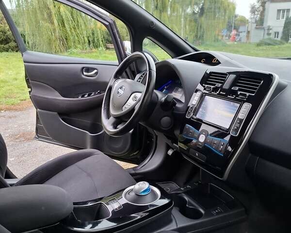 Черный Ниссан Лиф, объемом двигателя 0 л и пробегом 137 тыс. км за 7200 $, фото 4 на Automoto.ua