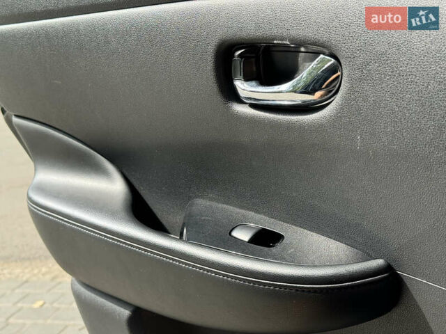 Черный Ниссан Лиф, объемом двигателя 0 л и пробегом 122 тыс. км за 6900 $, фото 17 на Automoto.ua