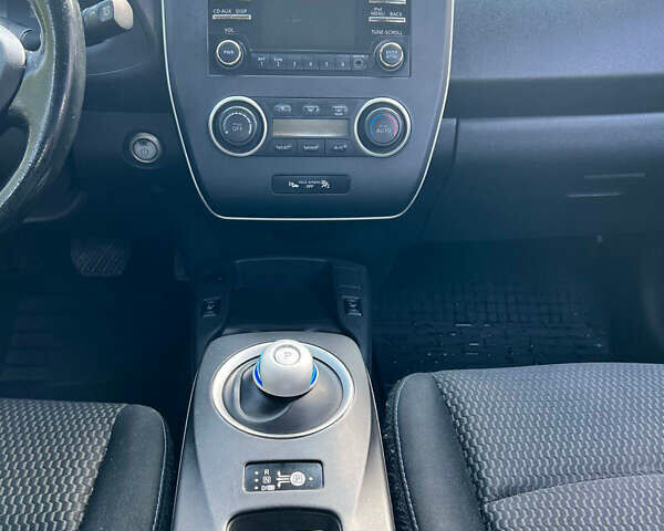 Чорний Ніссан Ліф, об'ємом двигуна 0 л та пробігом 161 тис. км за 6900 $, фото 8 на Automoto.ua