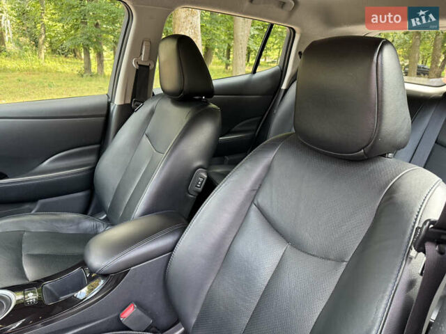 Черный Ниссан Лиф, объемом двигателя 0 л и пробегом 122 тыс. км за 6900 $, фото 11 на Automoto.ua